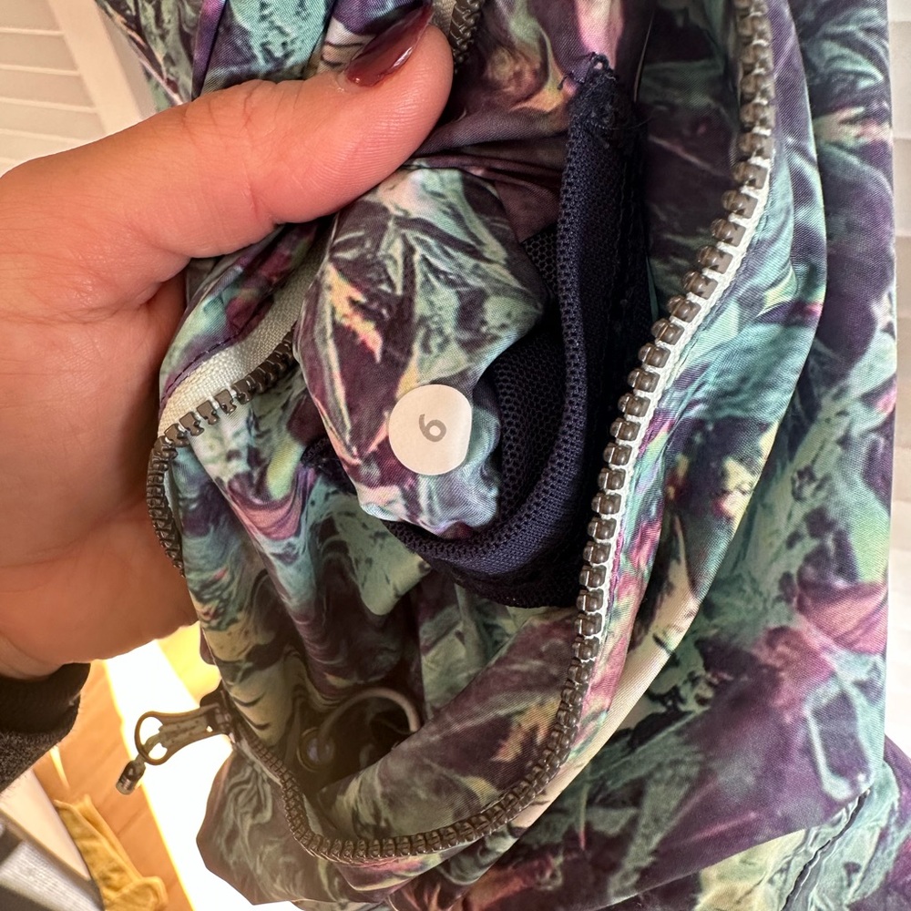 Lululemon Runner Lightweight Jacket, Multi Color,… - image 4